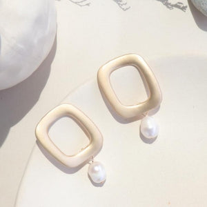 Natural Freshwater Pearl Stud Earrings